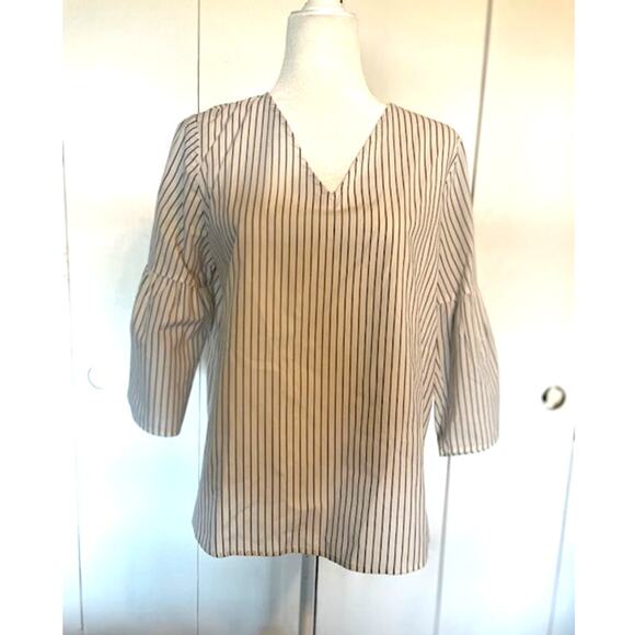 Van Heusen Womens Size Medium Blouse Blue‎ & White Pinstripe - Picture 1 of 5